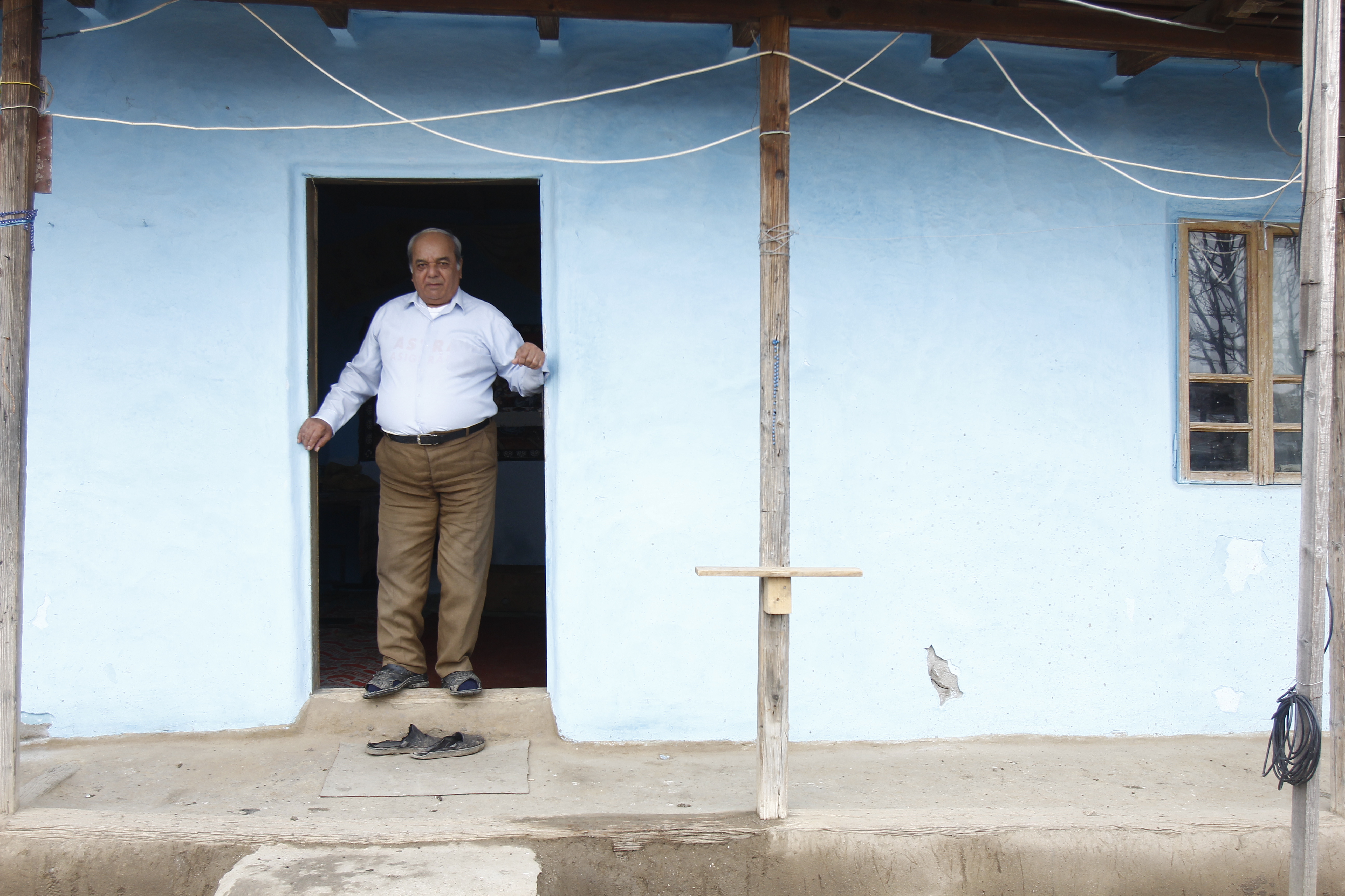 Nea Vasile locuieste intr-o casa din comuna Marsa, judetul Giurgiu