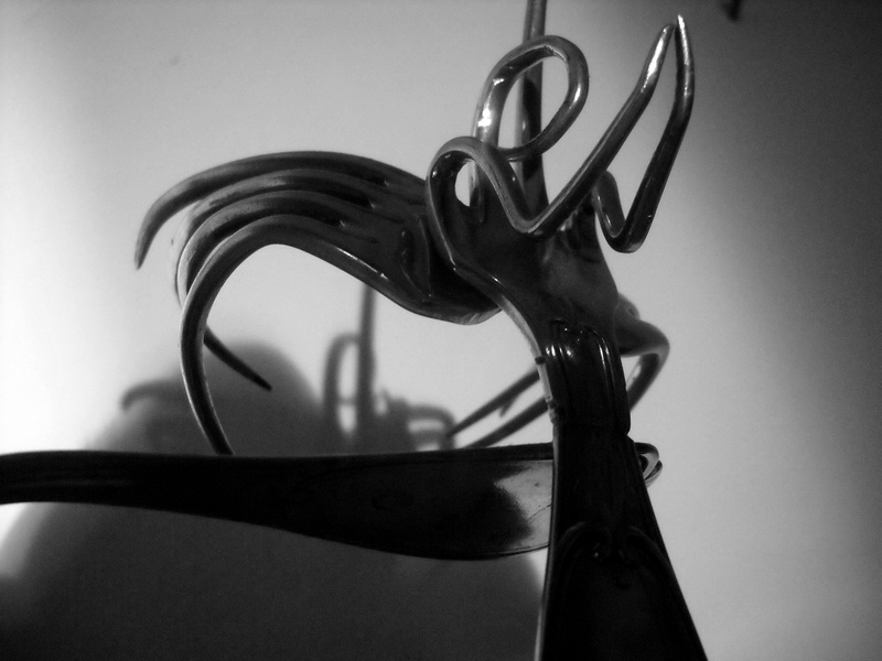 Horia a facut opere din arta din simple tacamuri