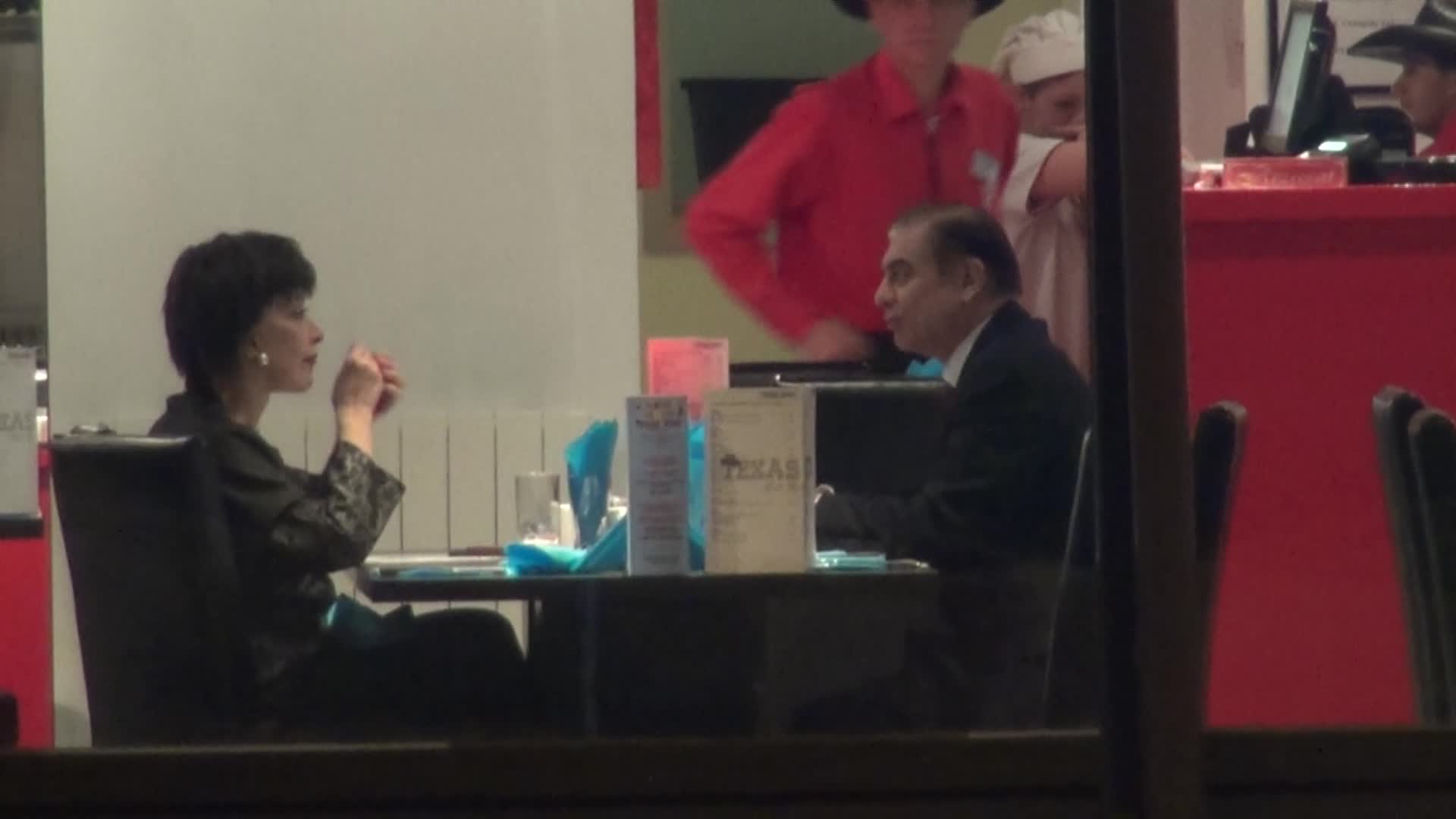 Au mancat copios si, apoi, au trecut la... curatenie. Printesa prima!