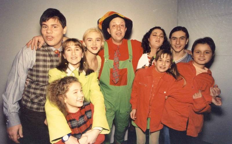 Toti fostii ei colegi de la Abracadabra sunta alaturi de ea