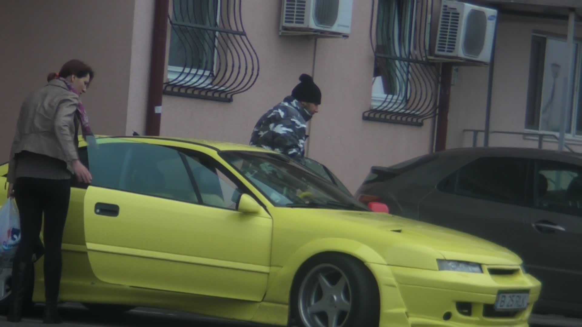 Sotia lui Nick a oferit un spectacol dizgratios in parcare