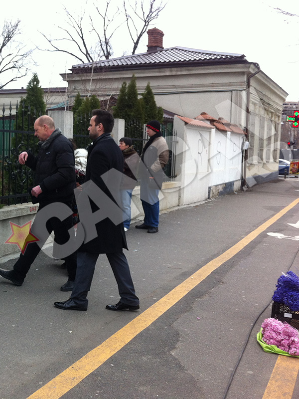 Marian Ralea si Geo sunt si ei prezenti sa-si ia adio de la Mica