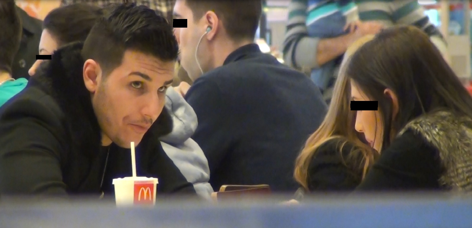 Mario ia masa impreuna cu iubita