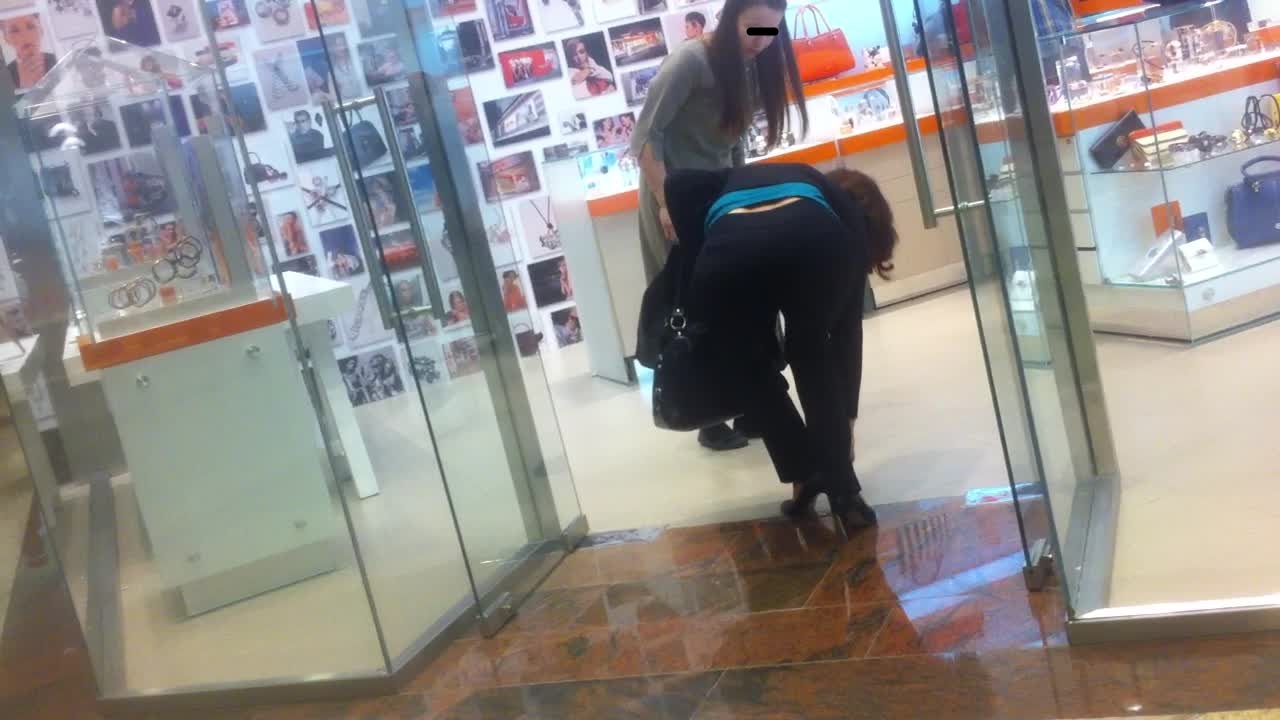 O bucuresteanca a ramas intepenita in podeaua magazinului