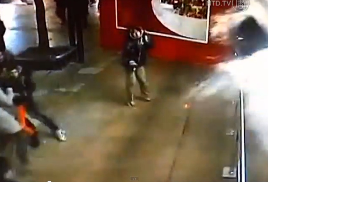 Acvariul dintr-un mall chinezesc s-a spart, iar 16 oameni au fost raniti