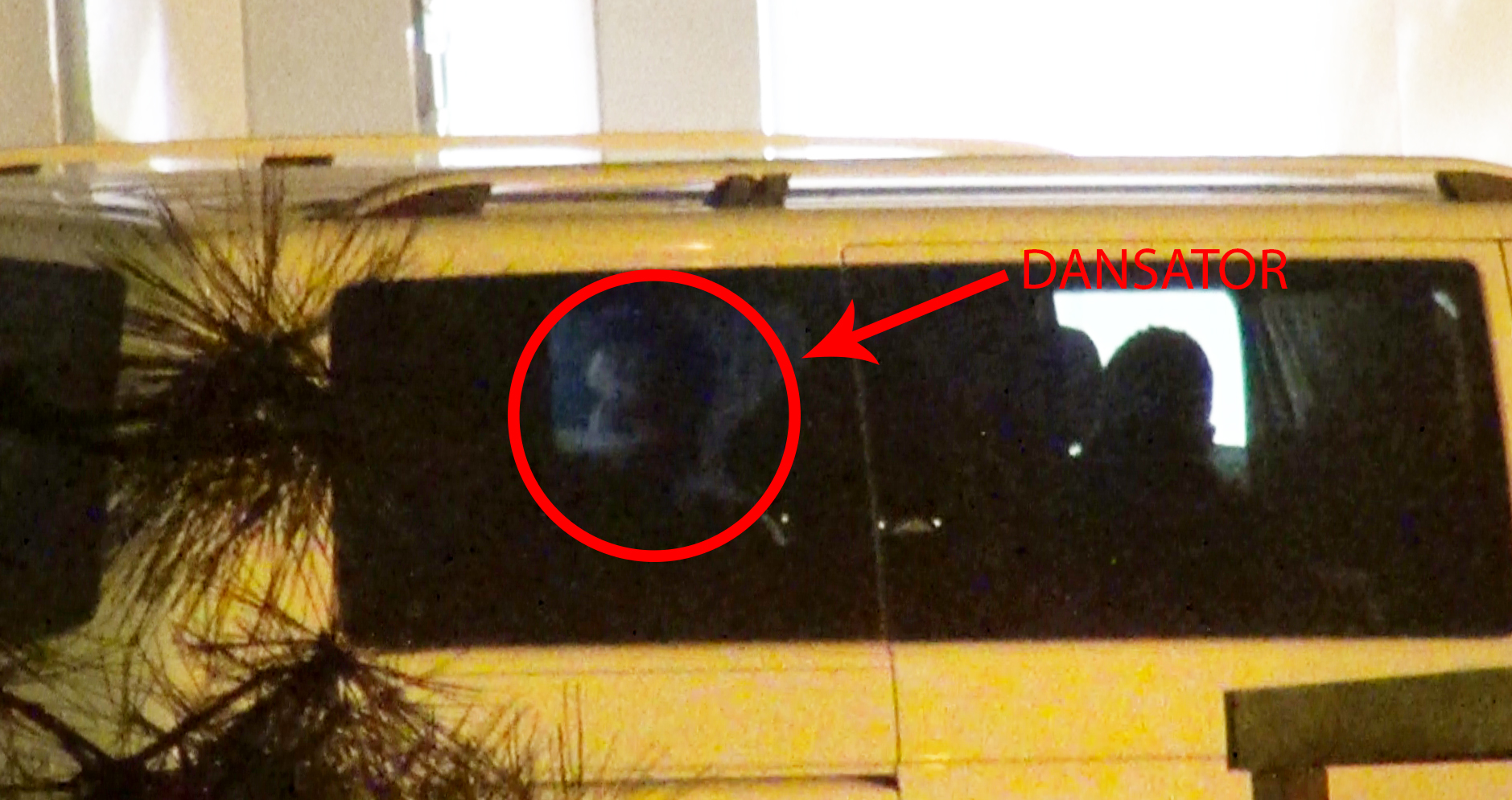 Antonia s-a schimbat in masina inaintea concertului