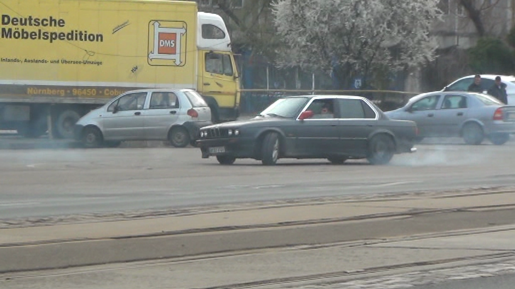 Soferul a facut cerculete chiar in mijlocul bulevardului