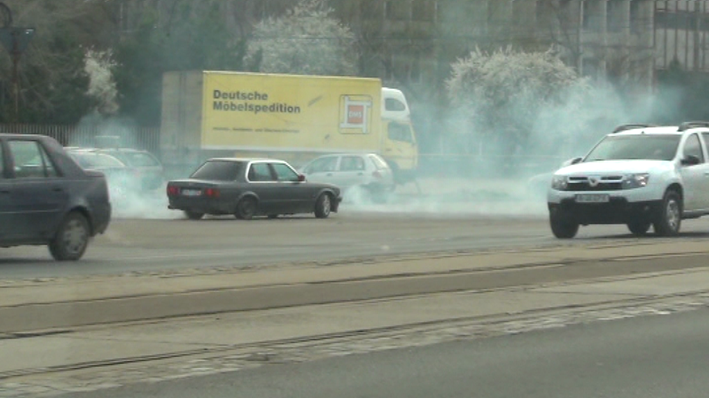 Soferul a facut cerculete chiar in mijlocul bulevardului