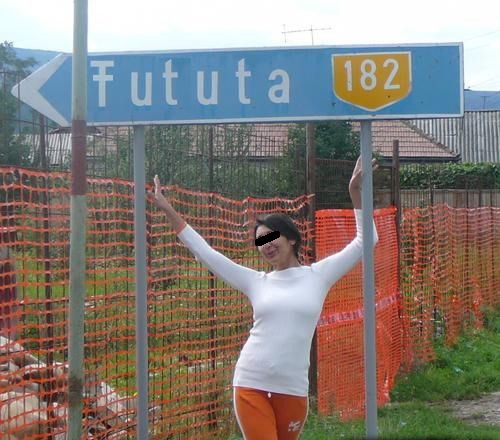 A fi sau a nu fi... in Fututa. Tarancuta din imagine este si asta o face fericita