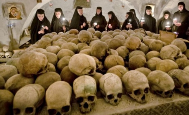 Ritual macabru la Manastirea Pasarea