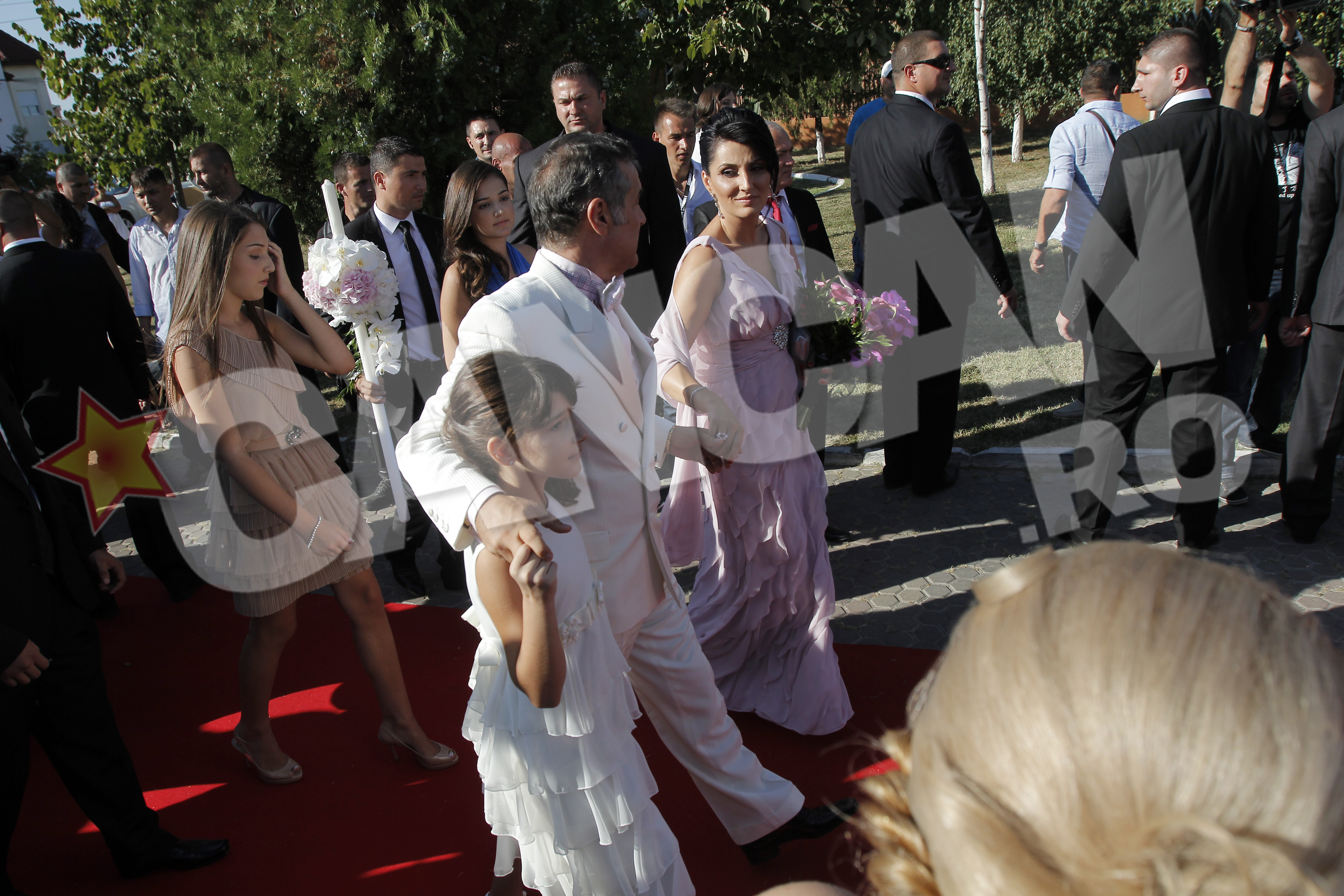 Alatri de sot si de fete, la nunta lui Cristi Borcea, in august 2011