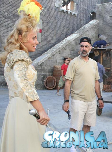 Regizorul a produs mai multe spoturi de promovare pentru carcotasi