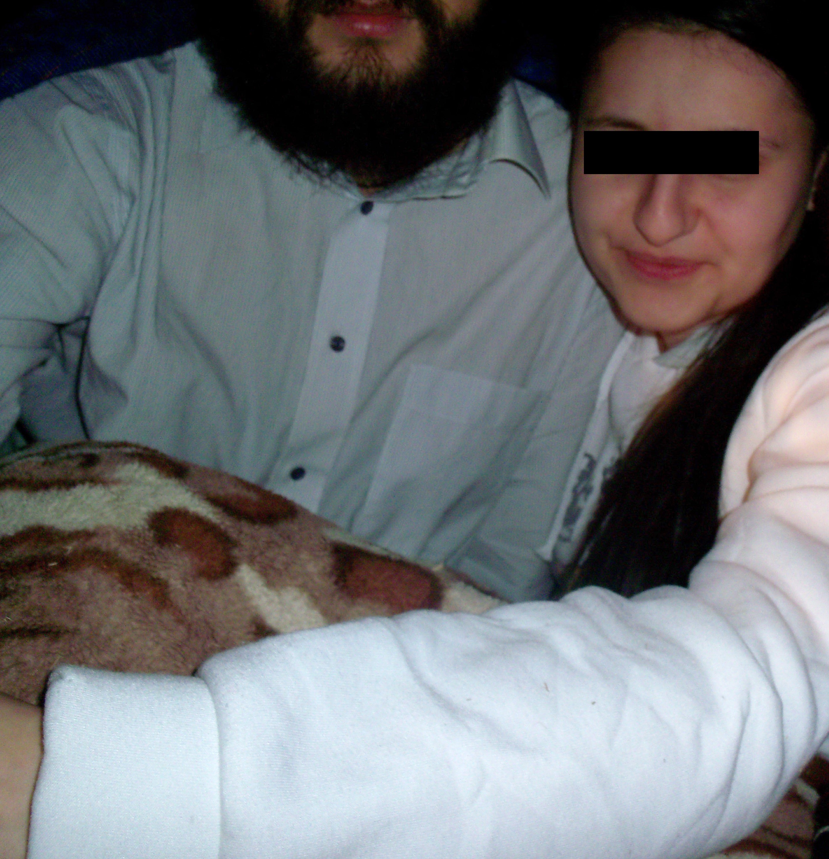 Calugarul Nectarie s-a incalzit alaturi de o tanara domnisoara