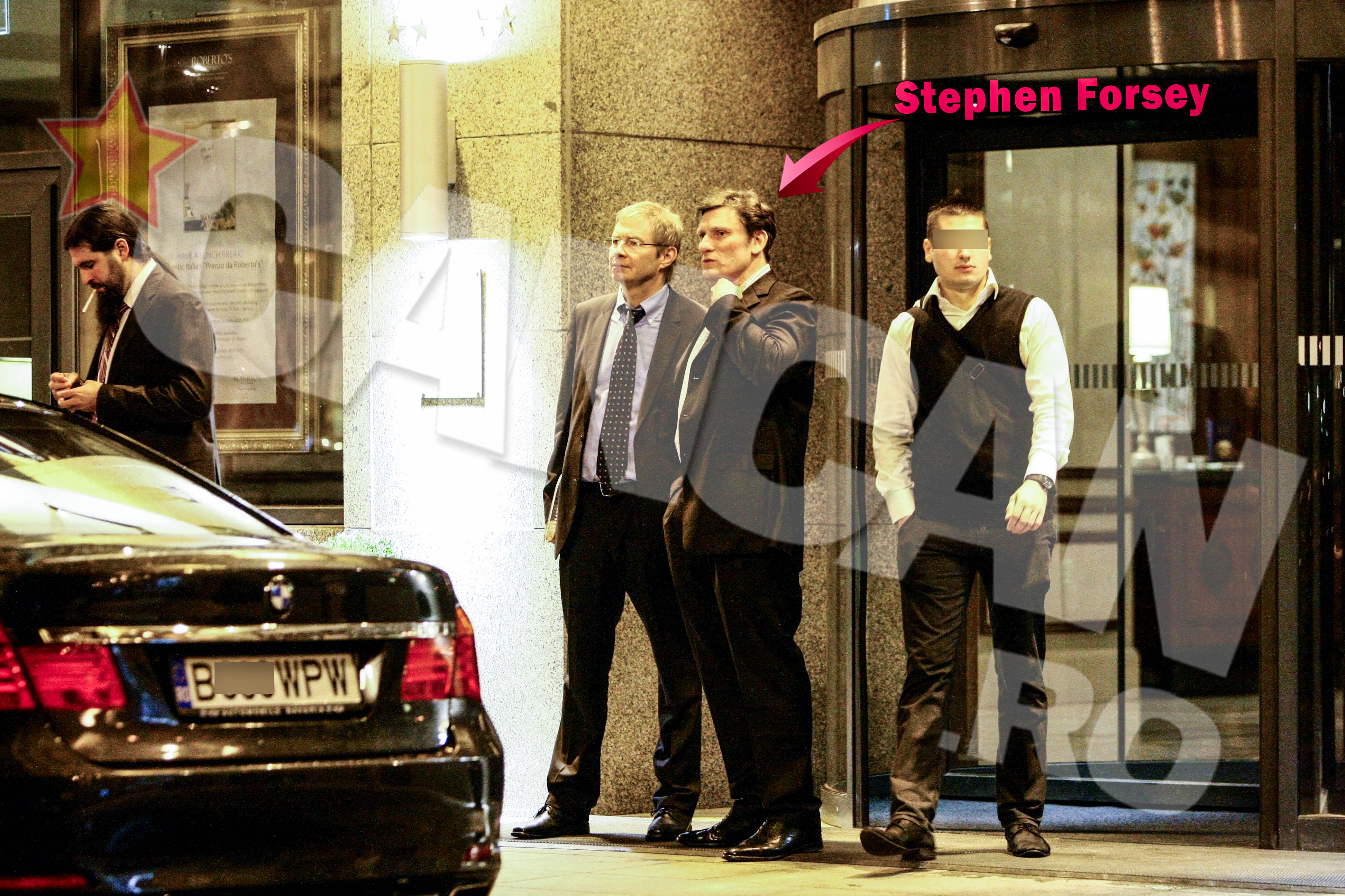 Gasca lui Forsey s-a strans in fata hotelului Hilton