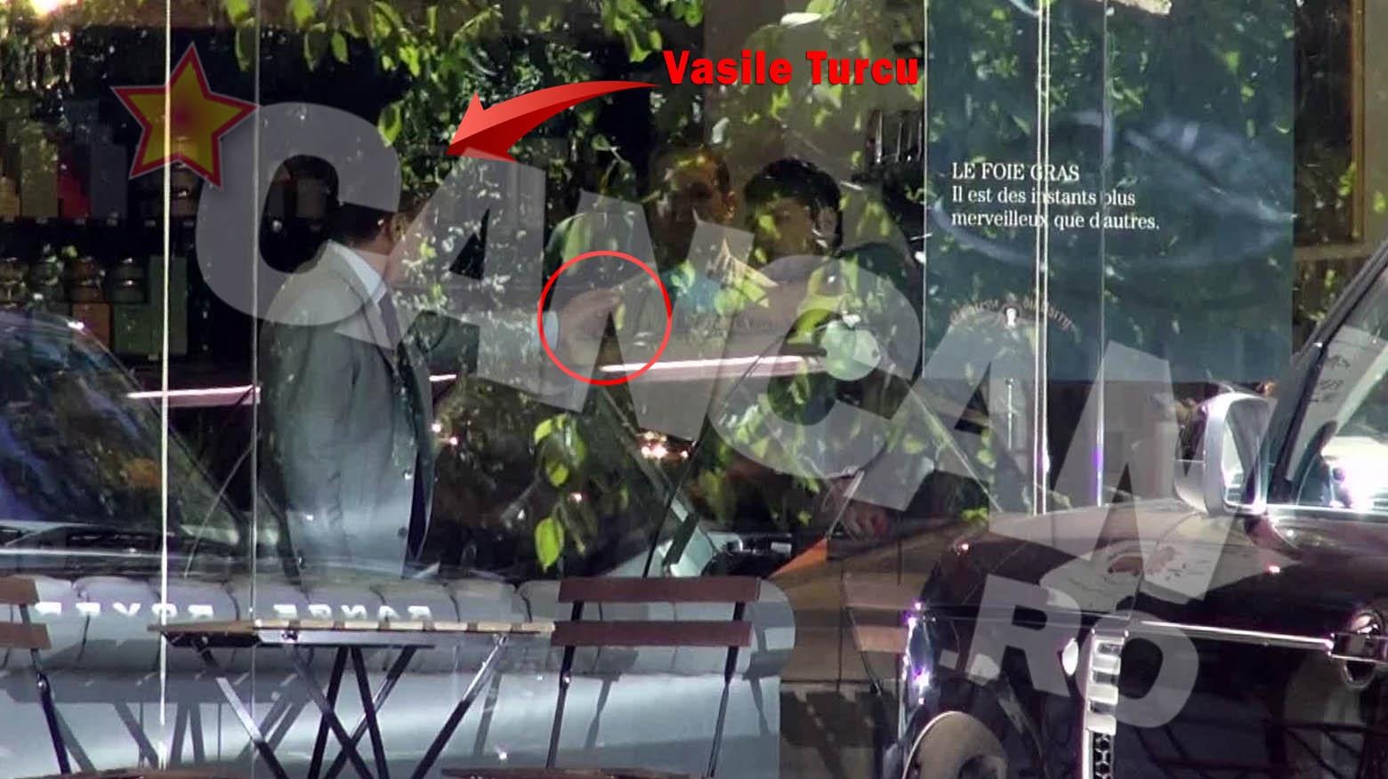 Omul de afaceri a cerut vanzatorului sa guste din branzeturi si n-a gustat o data, ci de doua ori!