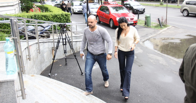 Dan Cioara si Beatrice Tican intra in sectia de politie