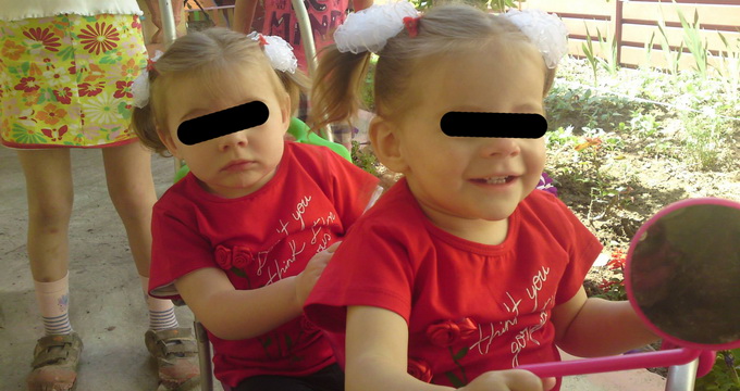 Gemenele maicute Sebastiana au crescut, iar acum se plimba cu bicicleta