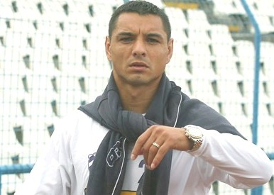 In Romania, Ionel Ganea a jucat la Bistrita, Craiova Rapid, Timisoara si Dinamo