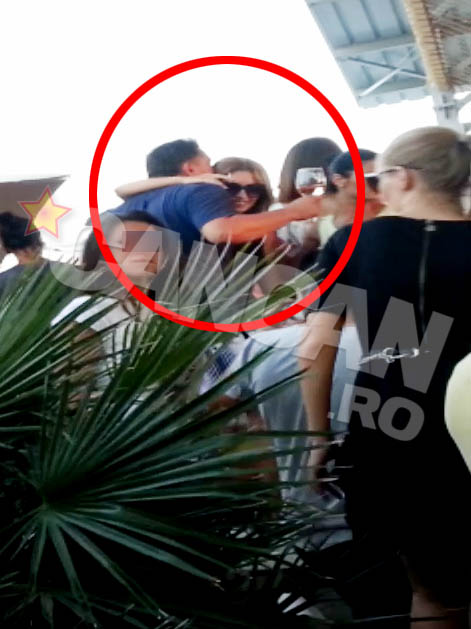 Fara sa-i pese ca sotia este de fata, Mihai Popescu s-a imbratisat in timpul unui dans cu o alta femeie din anturajul lor