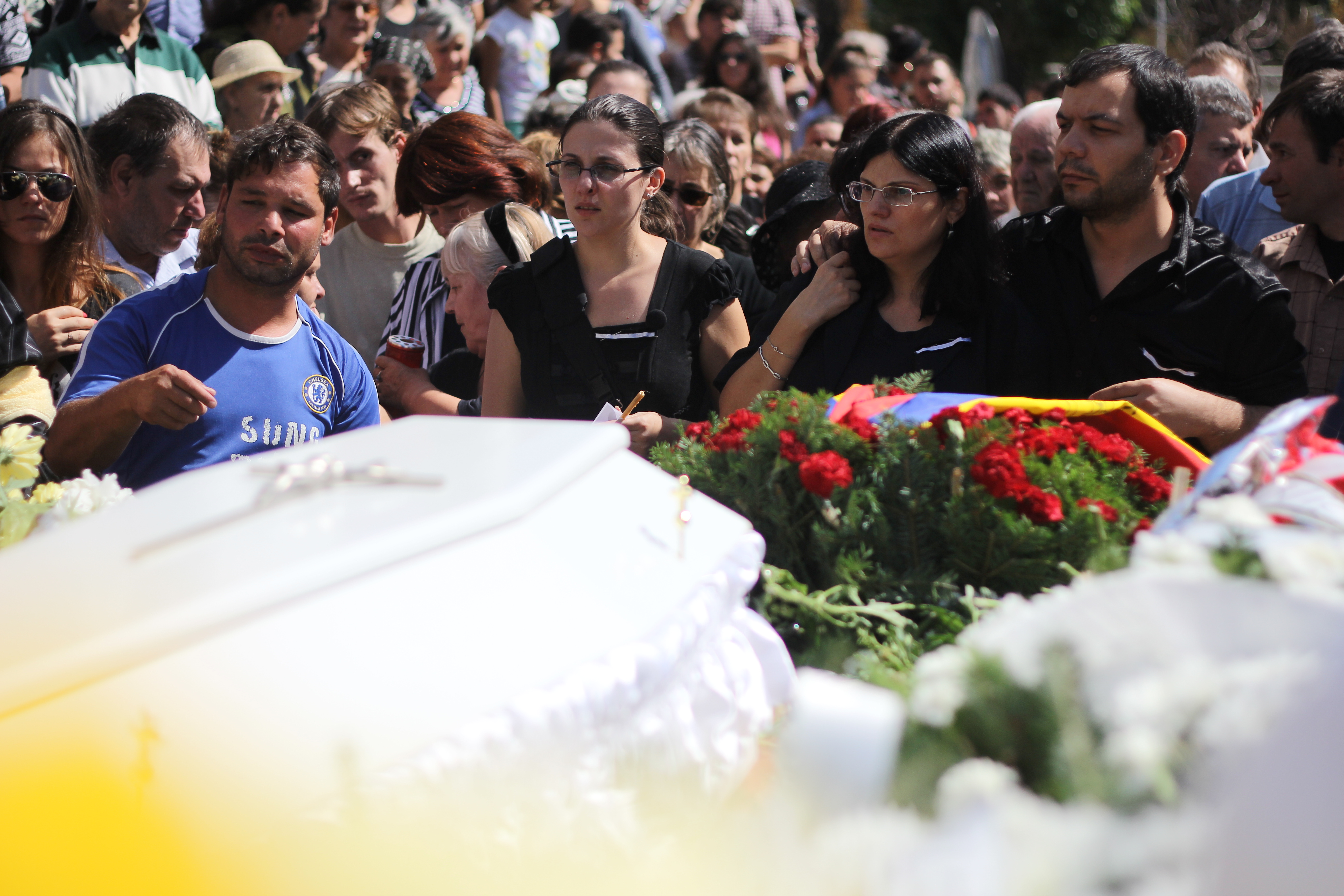 Valentin incearca sa fie tare pentru sotia sa