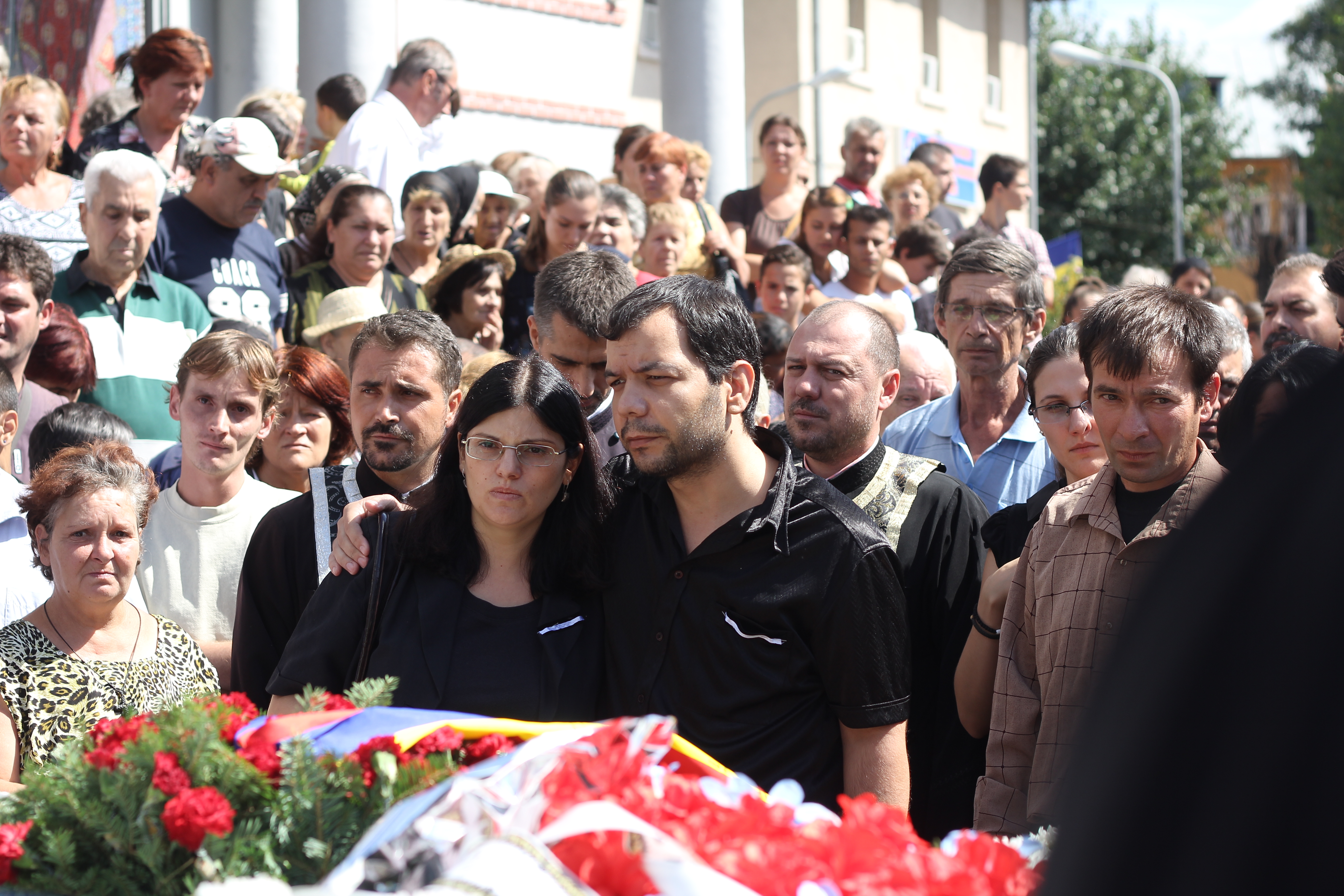 Pe fata familiei se citeste numai suferinta si durere