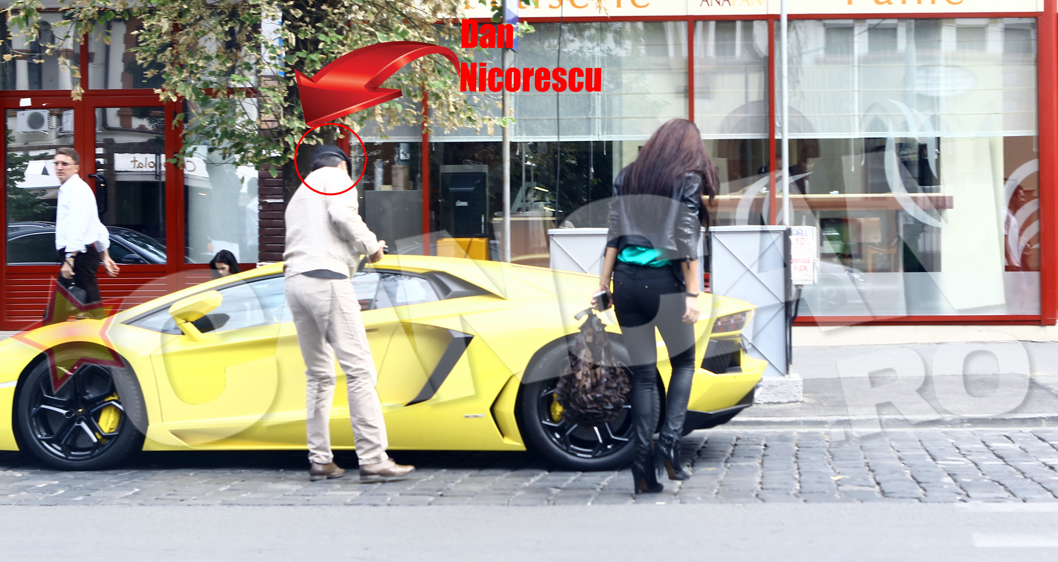 Milionarul si tanara sexy se indreapta catre Aventador