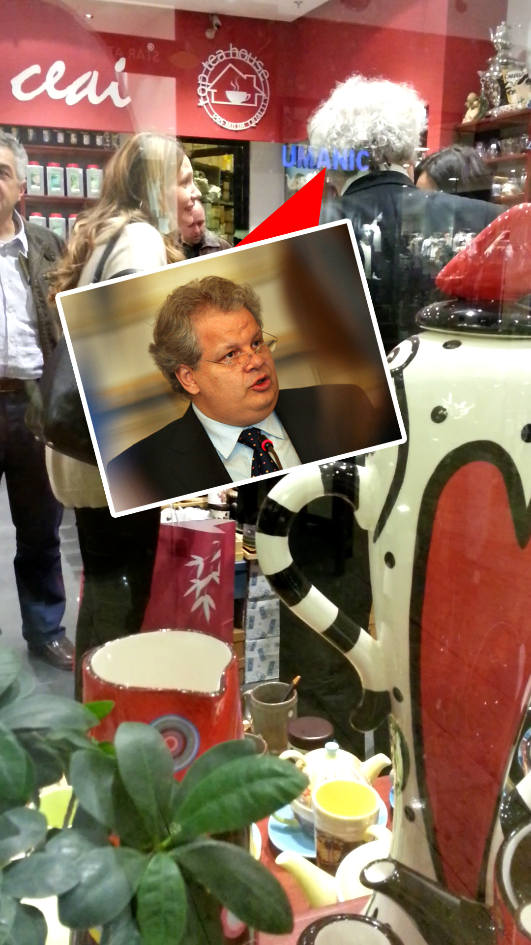 Omul de afaceri si sotia au studiat oferta magazinului