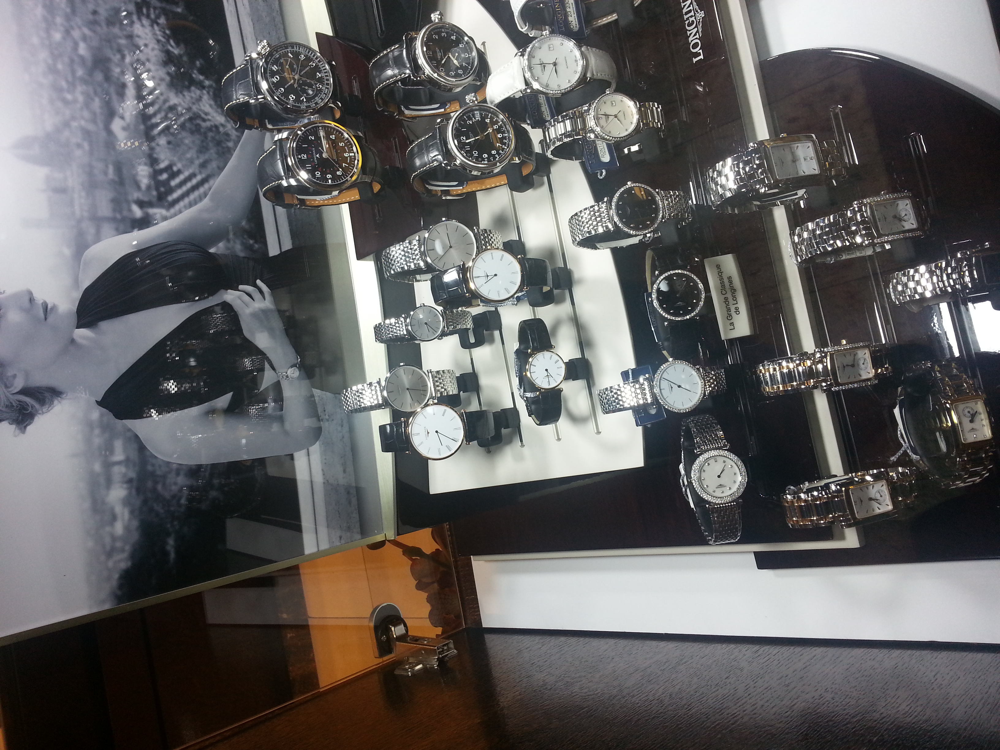 Vitrina care i-a acaparat toata atentia bancherului