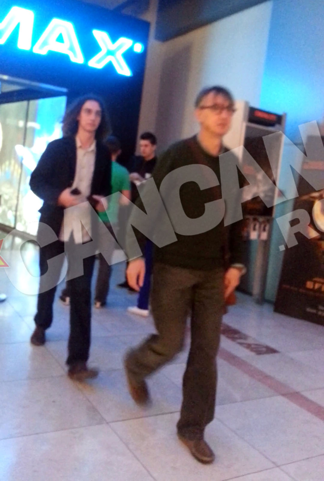 Horia - Roman Patapievici si fiul sau au gasit cu greu intrarea la cinema