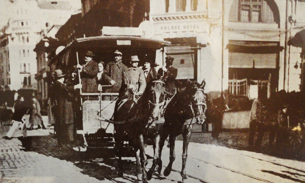 Tramvaiele trase de cai au fost introduse in 1872