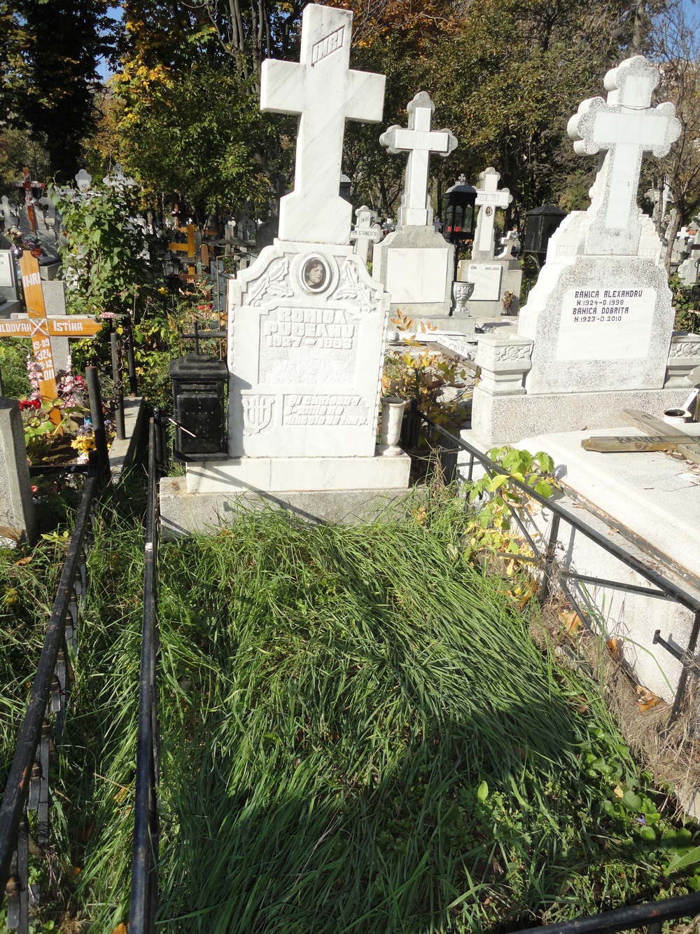 Mormantul este acum ingrijit de angajatii cimitirului
