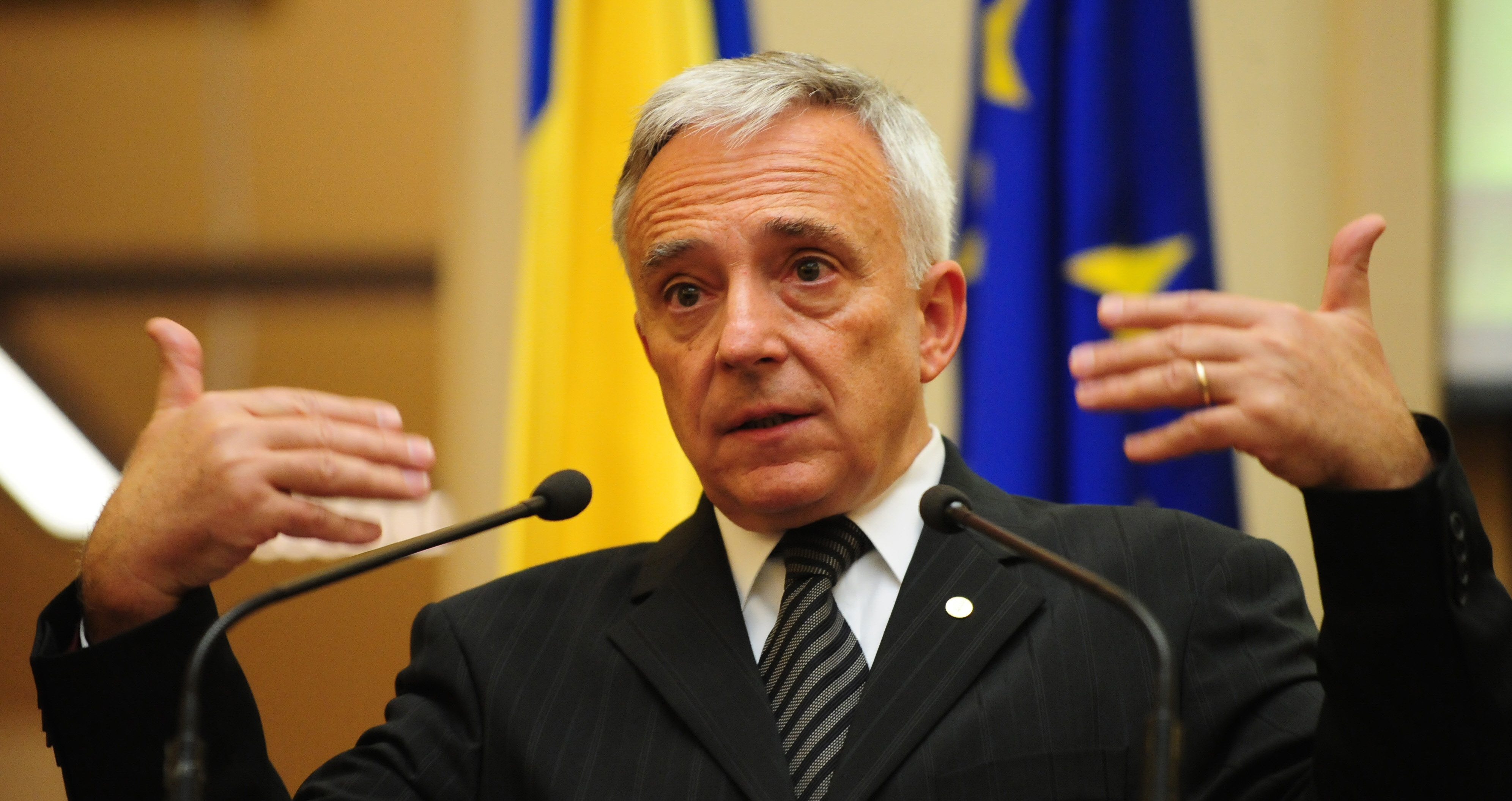 Mii de oferte sunt prezente la targul imobiliar care incepe astazi, printre care si in ansamblul unde are un apartament de 120 de metri patrati Guvernatorul Bancii Nationale