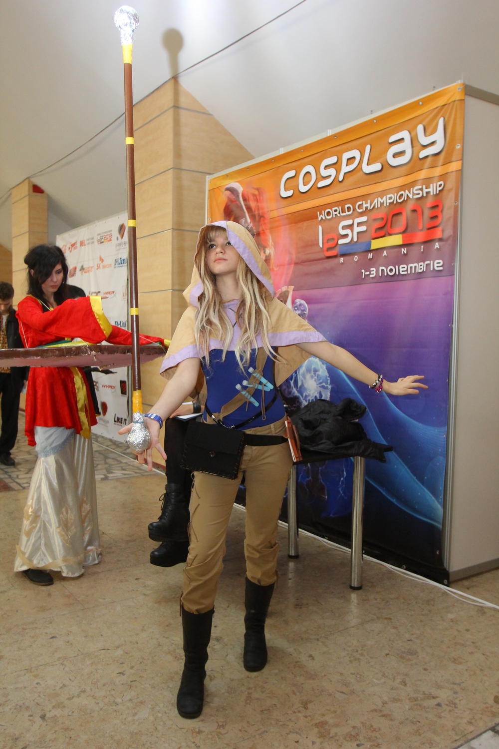 Madalina si-a facut costumul singura, iar in eprubetele de pe piept avea Lenor