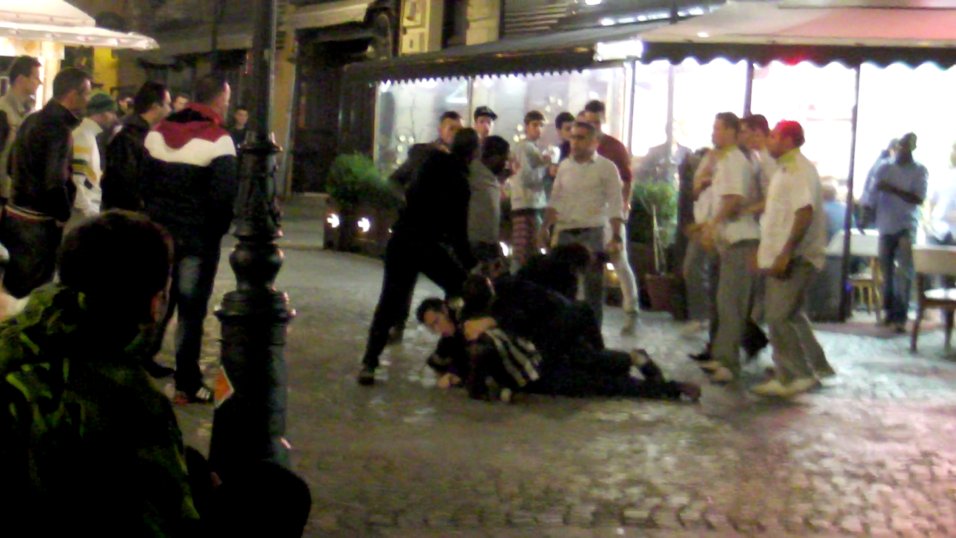 Shaormarii s-au batut cu un grup de negri