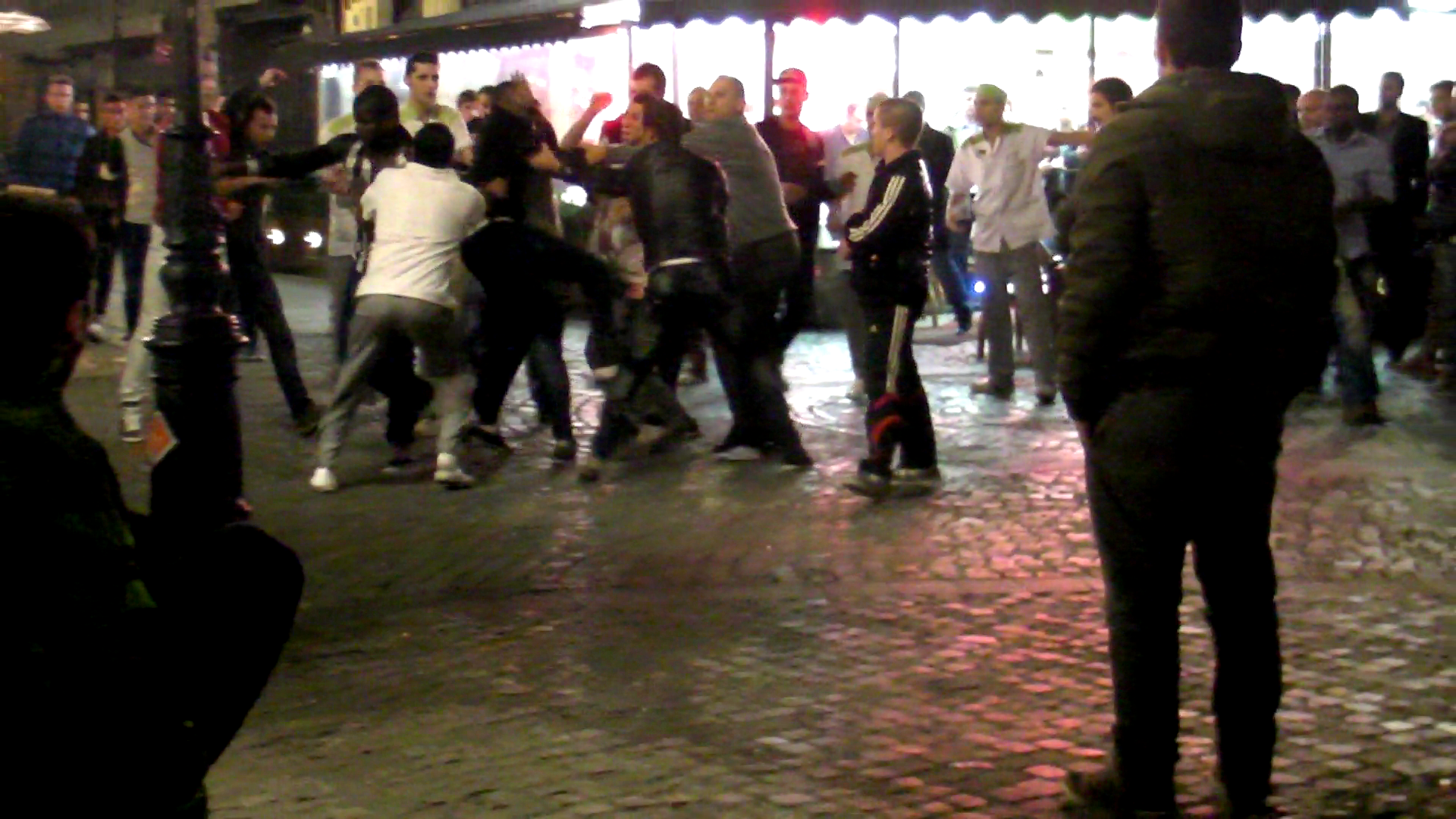 Bataia s-a terminat doar cand a venit Politia