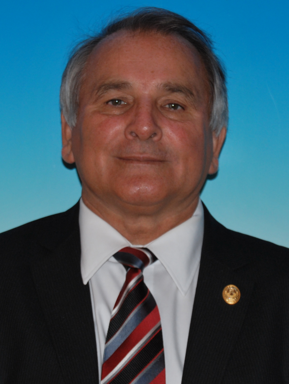 Profesorul a trecut in declaratia de avere salariile castigate de cei doi copii ai sai