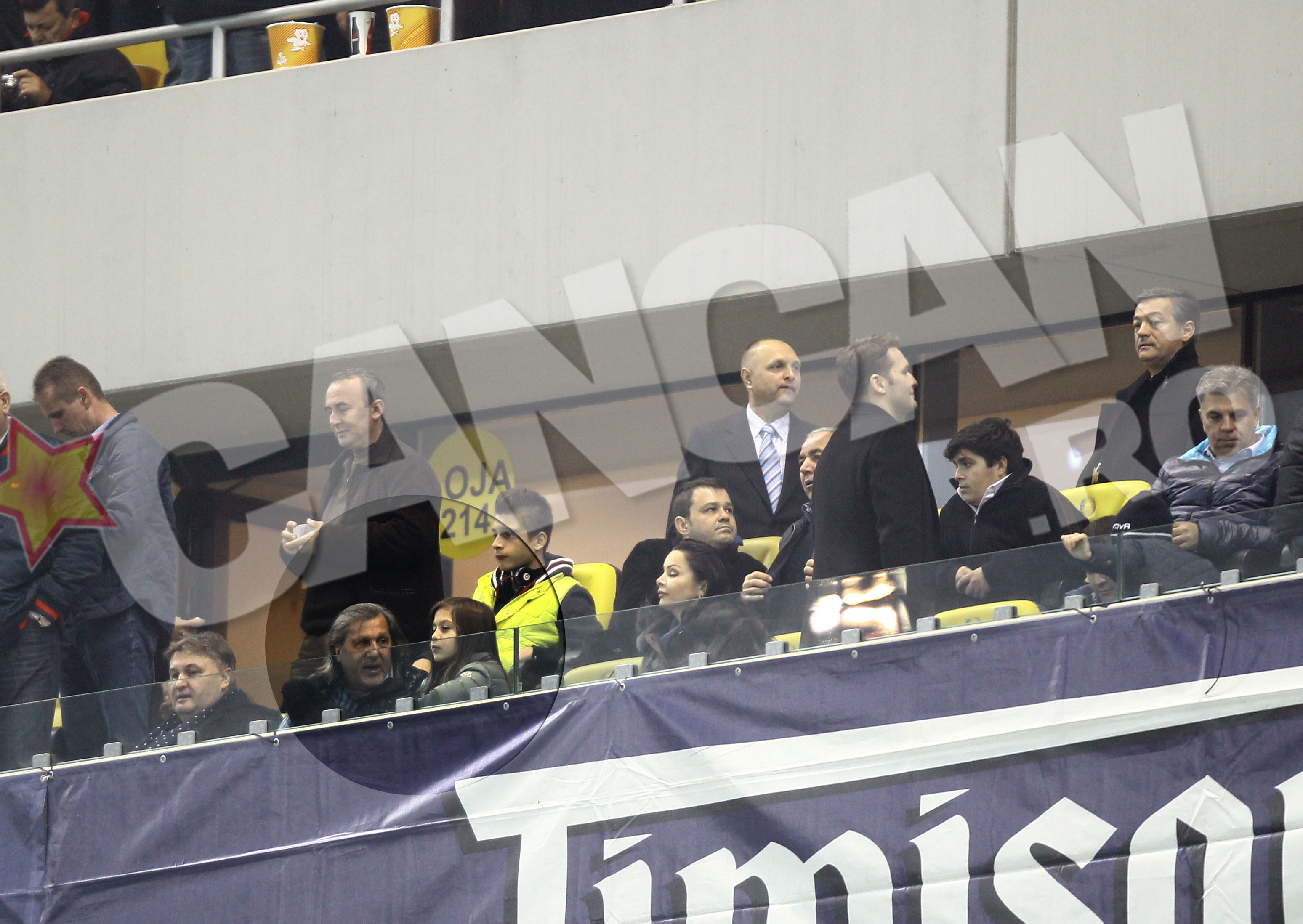 Fiica Amaliei si a lui Ilie Nastase nu s-a dezlipit nicio clipa de tatal sau, pe parcursul meciului