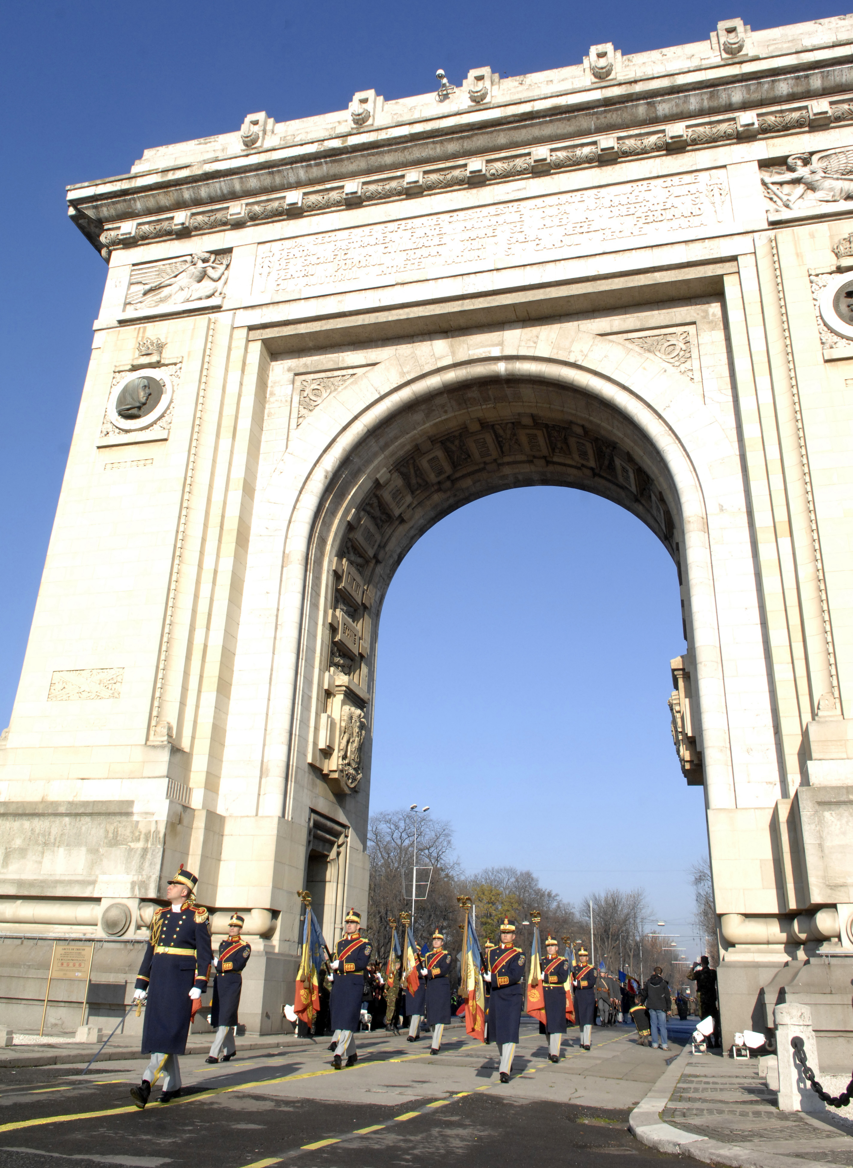 In acest an parada de 1 Decembrie s-a mutat in Piata Contitutiei