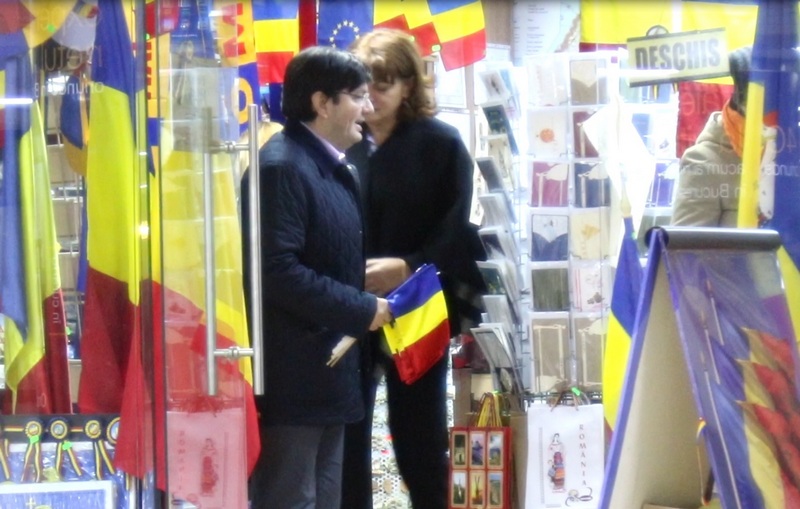 Ministrul Tineretului a cumparat mai multe stegulete pentru a le duce in Minister