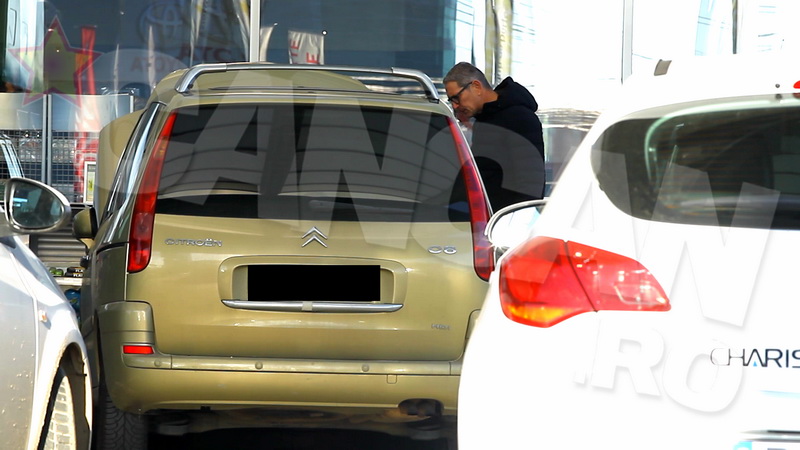 Andrei Zaharescu si-a cumparat tigari dintr-o benzinarie