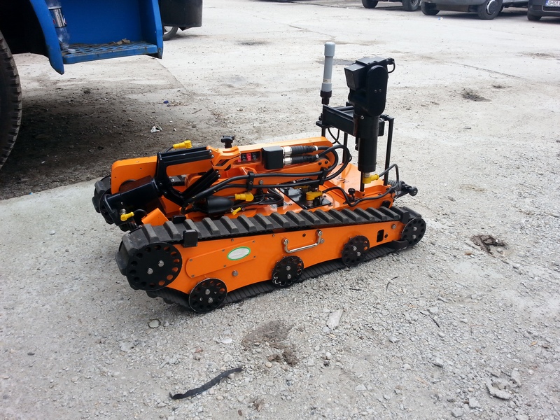 Robotul poate fi echipat si cu o arma capabila sa neutralizeze bomba