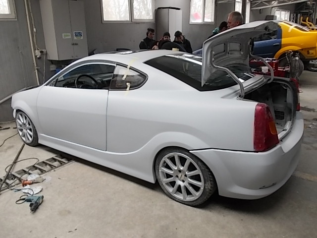 Masina a fost mai apoi pregatita pentru vopsitorie