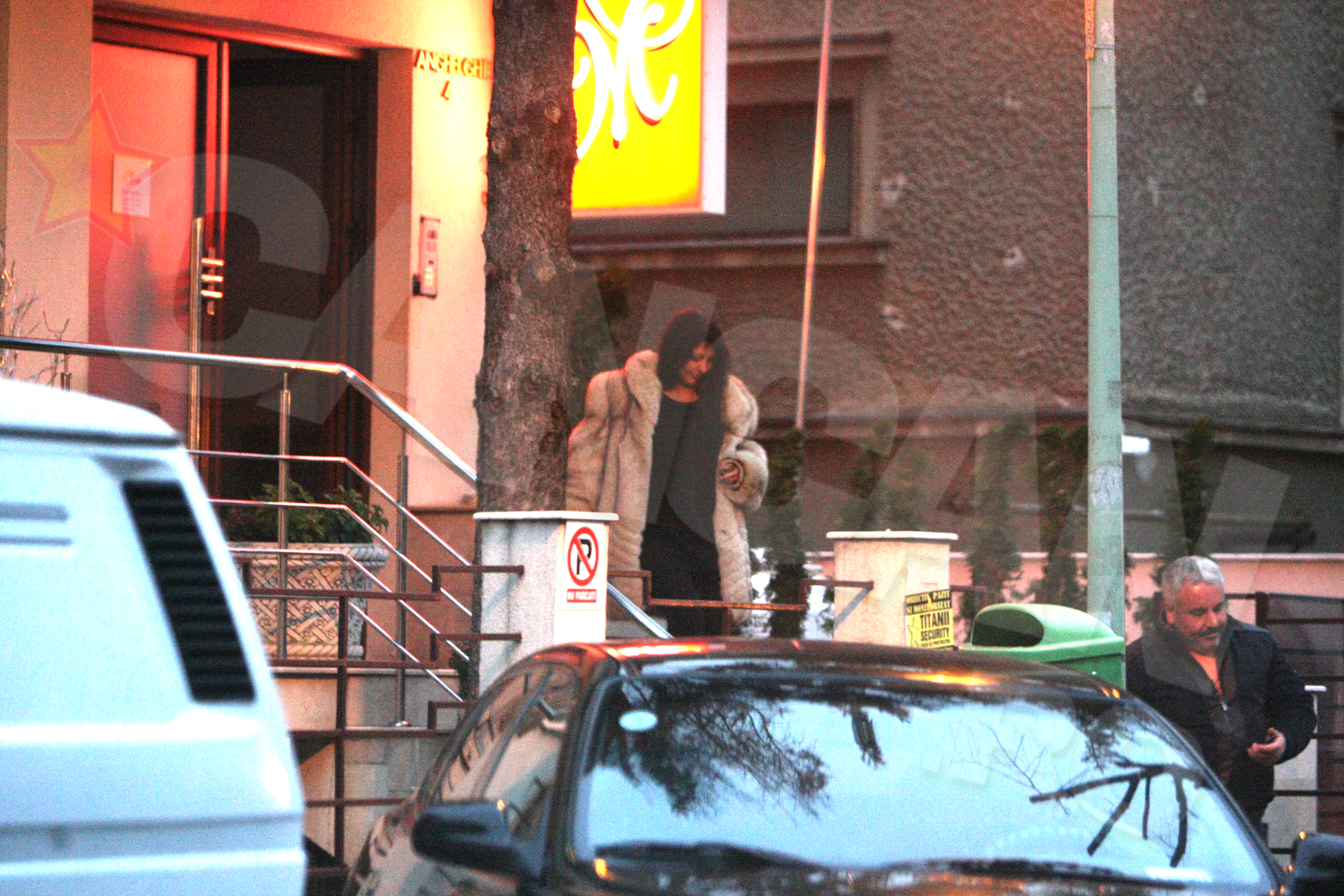 Mirela iese din salon imbracata intr-o blana de lux