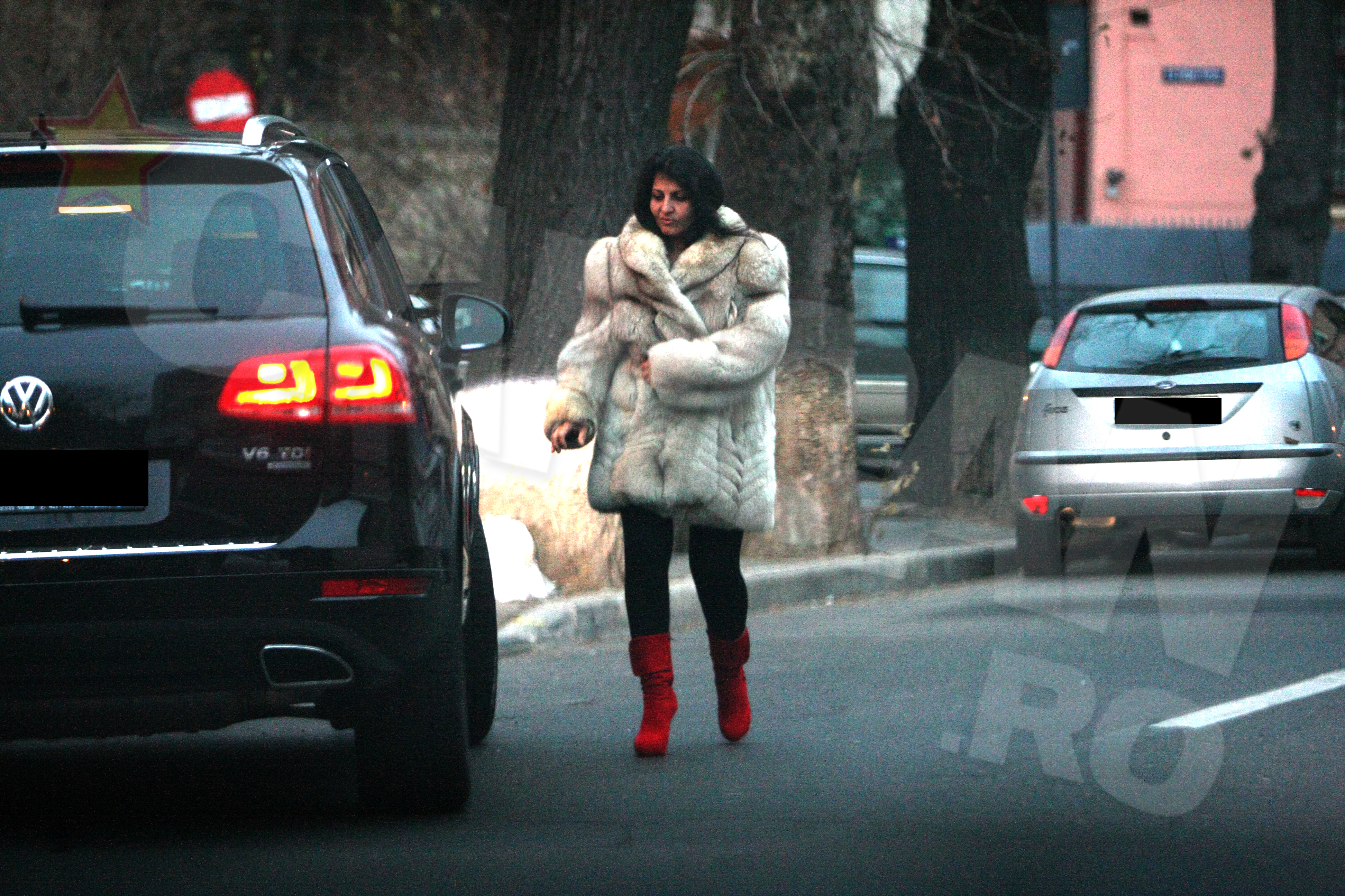 Sotia lui Sile Camataru poarta o tinuta sexy