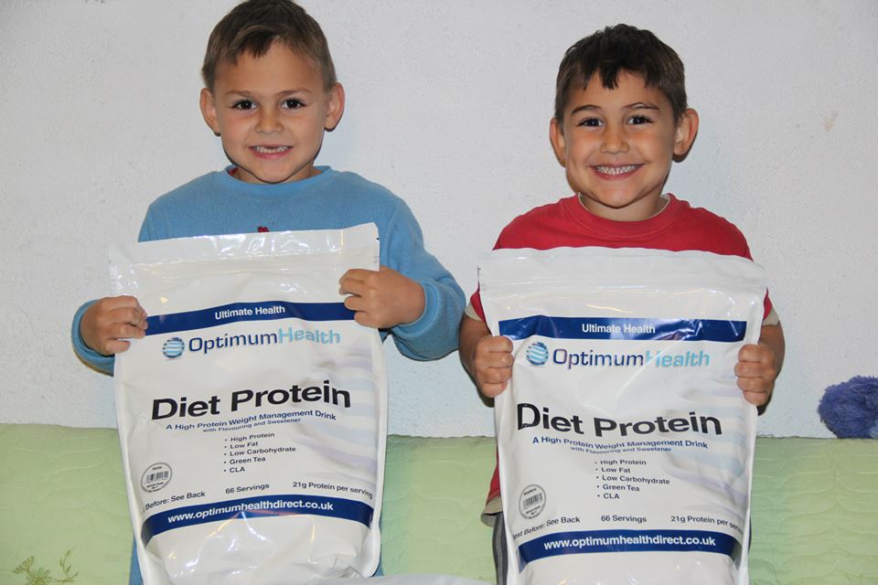 Fratii Stroe au primit saci de proteine