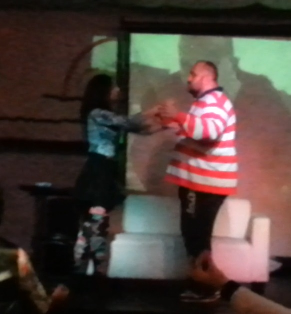 Politistul a jucat luni seara in piesa Usa