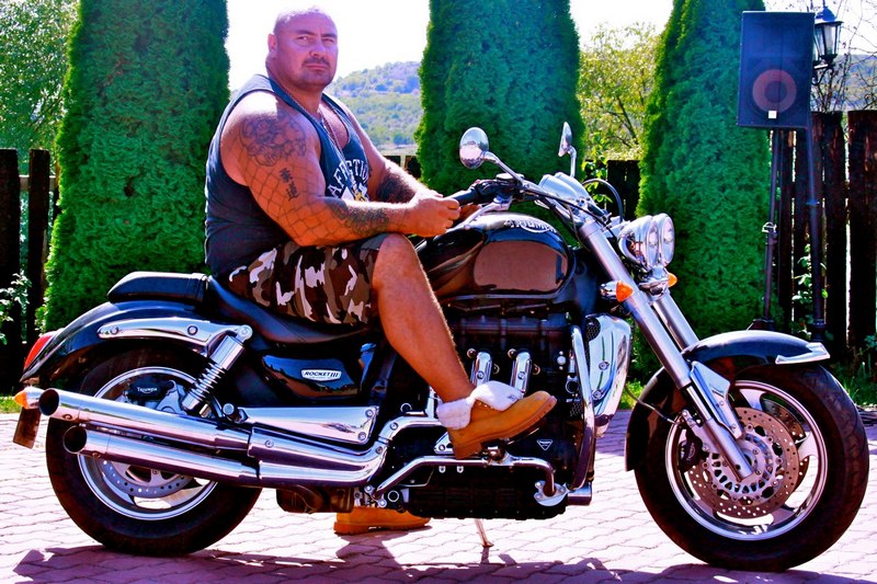 Sportivul este pasionat de motociclete