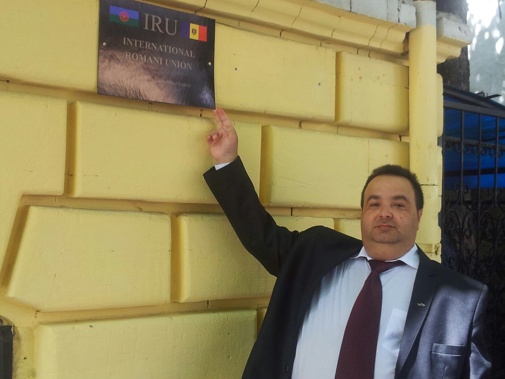 Dorin Cioaba se ocupa de ani buni de problemele romilor, fiind seful asociatiei IndiRom