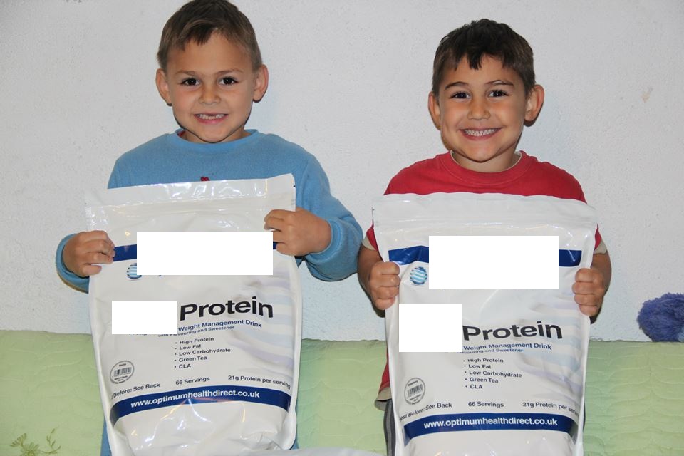 Fratii Stroe sunt hraniti cu pungi de proteine