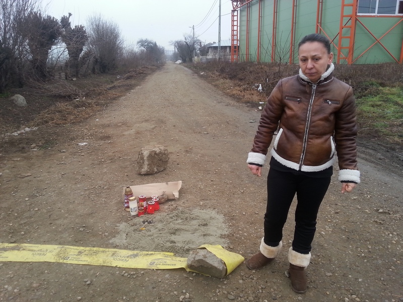 Simona, una din fiicele lui Nea Nicu, ne-a spus ca barbatul avea picioarele si o mana rupta, capul spart si trei coaste rupte